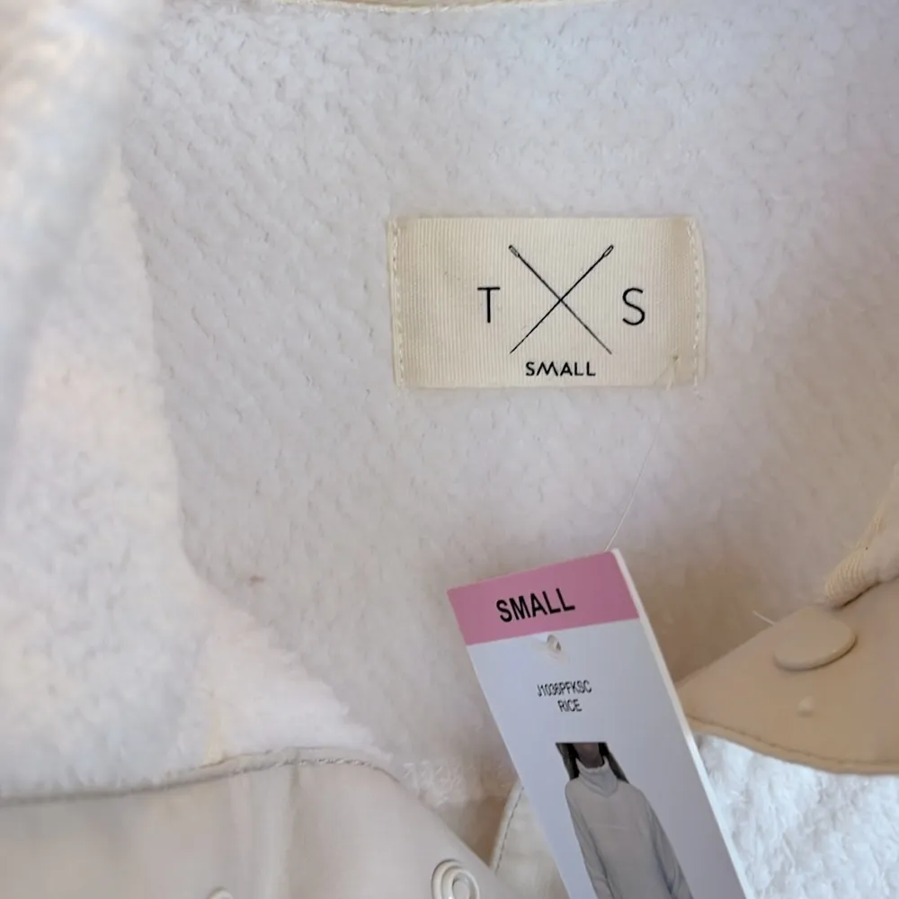 Comfy Oversized Winter White Pullover New - Image 4