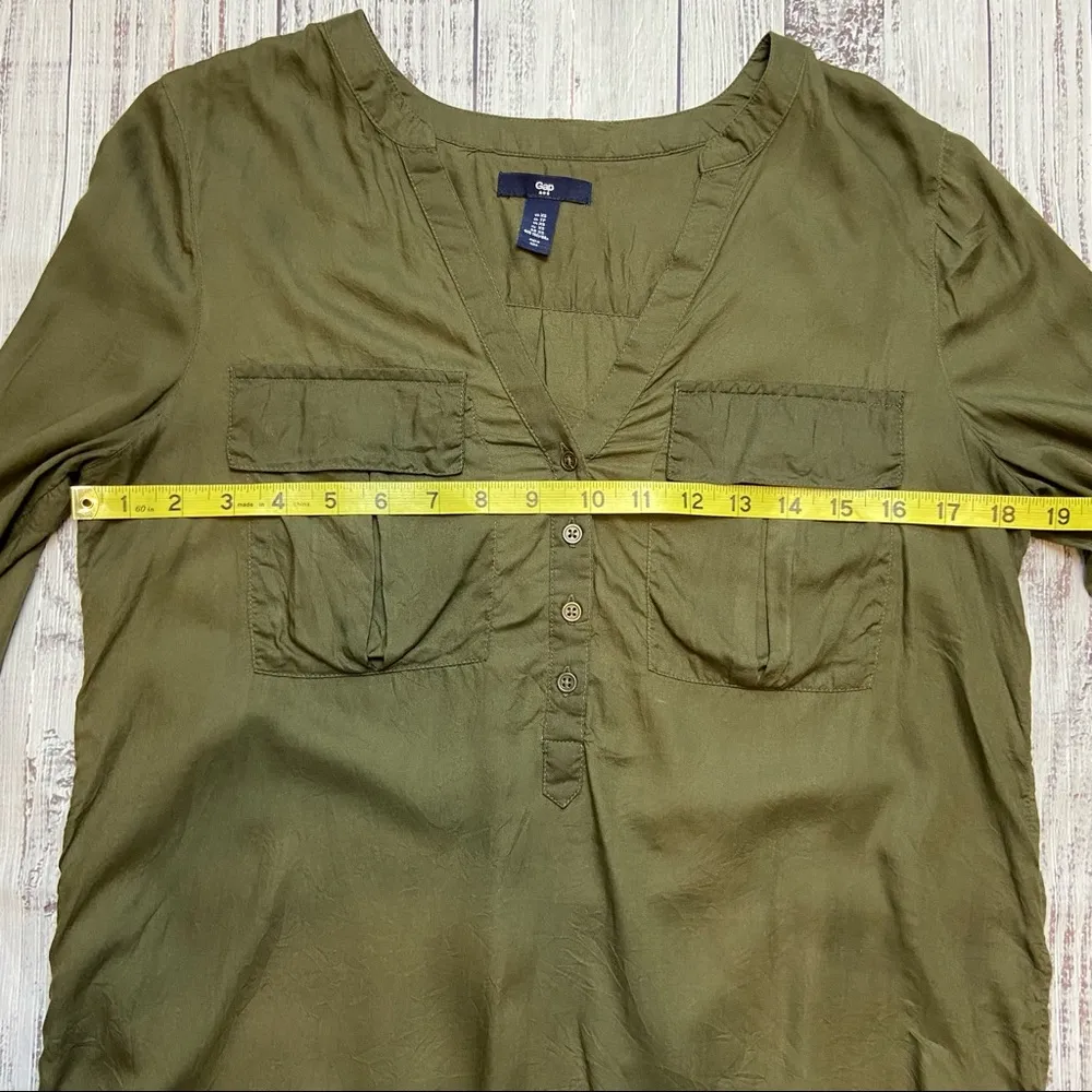Gap Dark Olive Long Sleeve Half Button Down Blouse. Size XSmall. EUC - Image 5