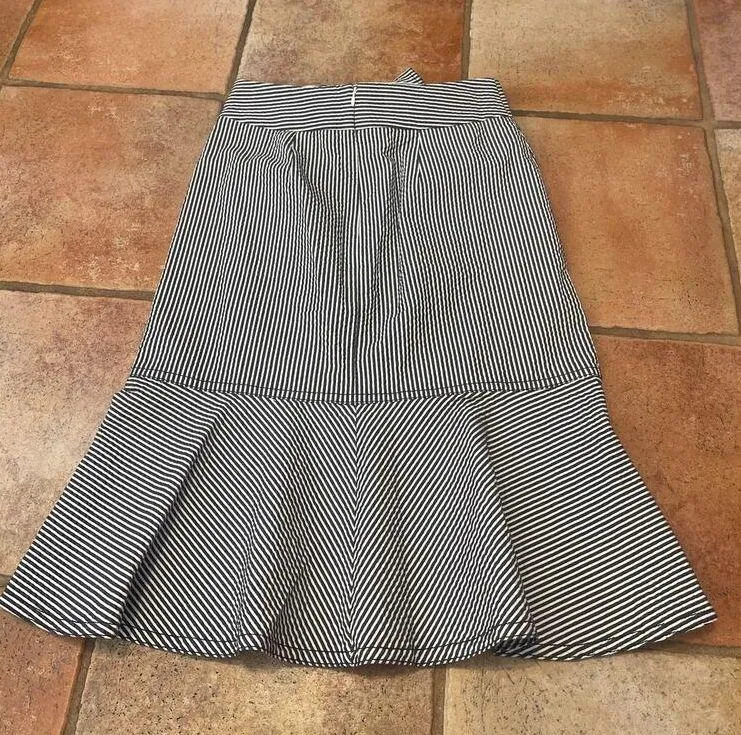 Ann Taylor fit flare seersucker skirt size 0 petite - Image 3