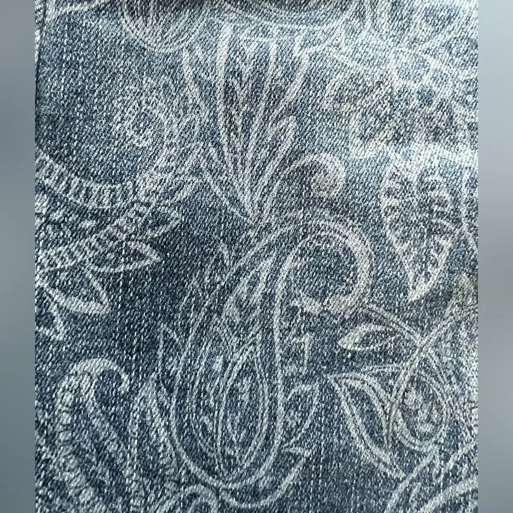 Seven7  | ladies paisley print denim skirt. Size: 16. - Image 2