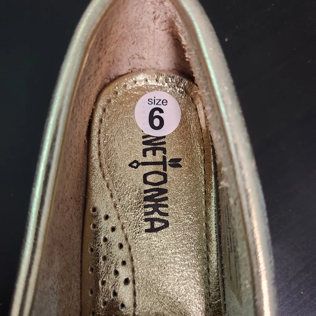 Minnetonka Shoes Women's Grace Moc Slip-On Leather Tassels Gold Size 6 - Image 6