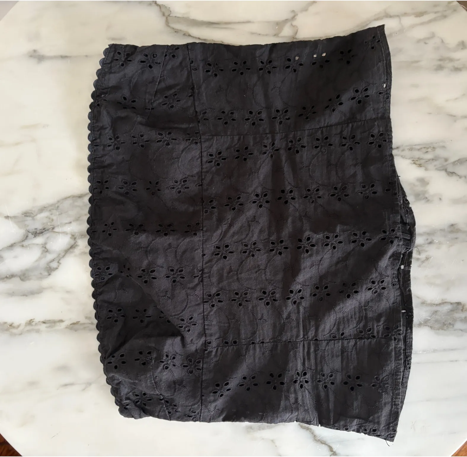 Princess Polly Black Eyelet Cropped Strapless Top - Image 2