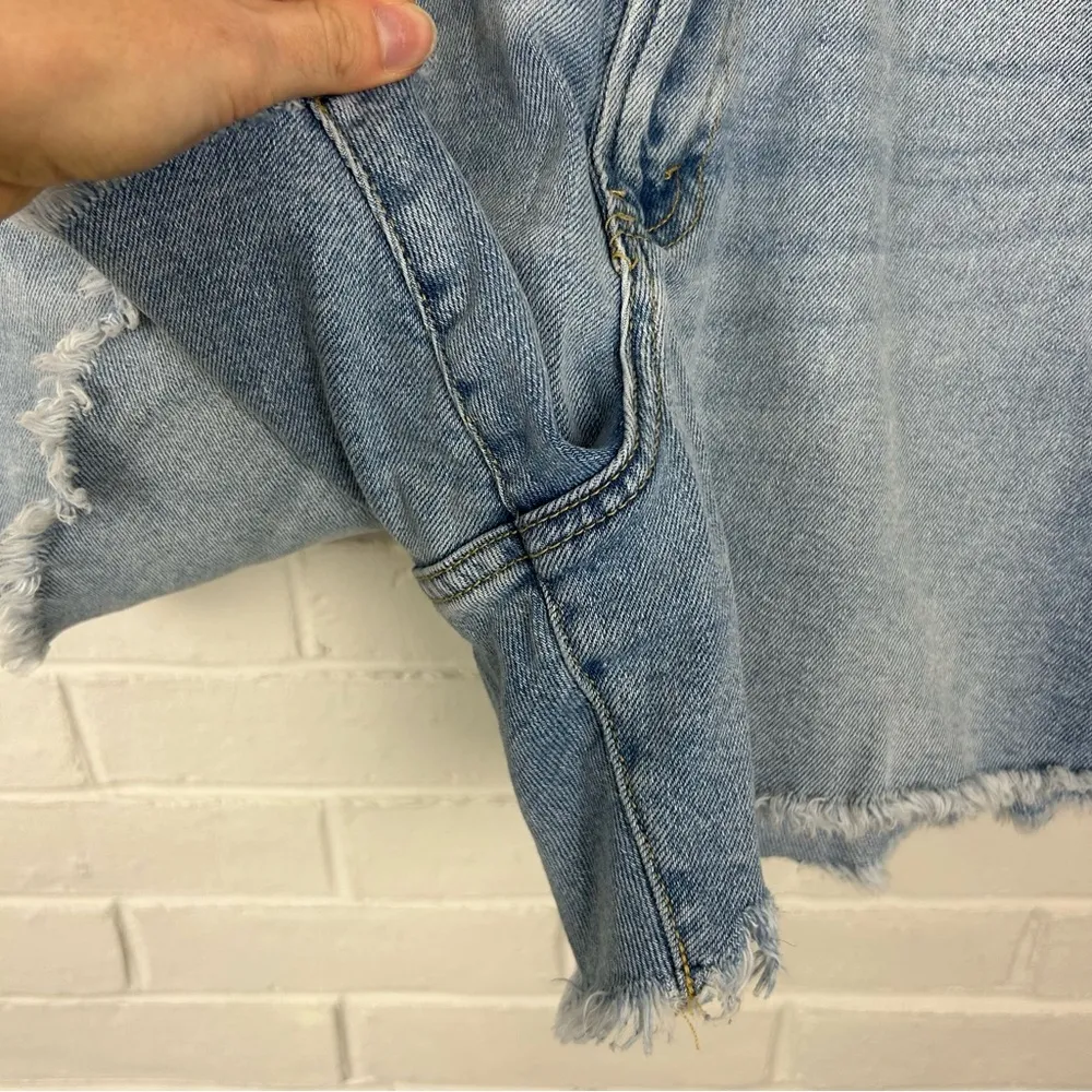 Abercrombie & Fitch Curve Love Light Wash High Rise Denim Shorts Size 2/26 - Image 8