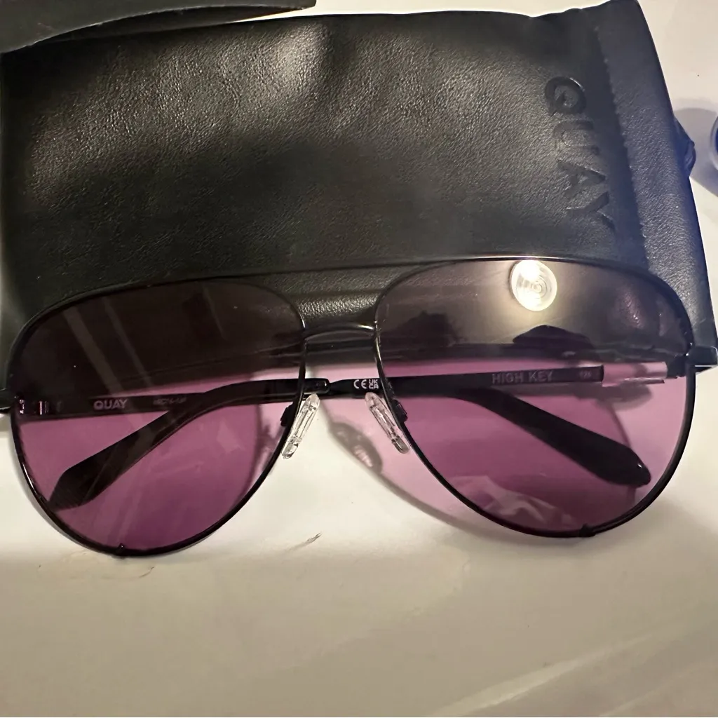 Quay High Key Black frame purple Amethyst Lenses Aviator sunglasses new - Image 3