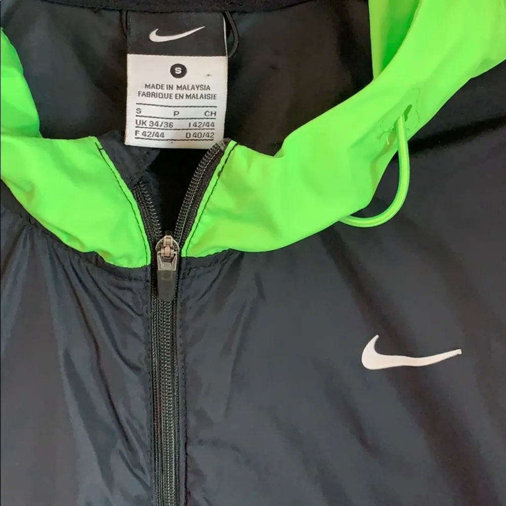 Nike Women’s Hooded Performance Jacket S - Image 2