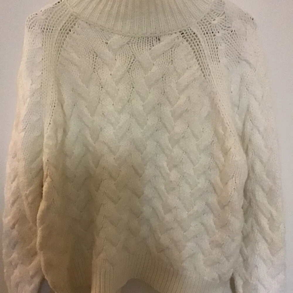 Vince Camuto women white Turkle neck long sleeve sweater size small Not fitted - Image 9