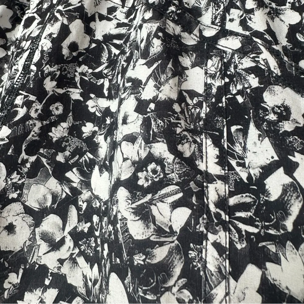 Lululemon Tracker Short V (4") Mash Up White Black Size 4 - Image 11