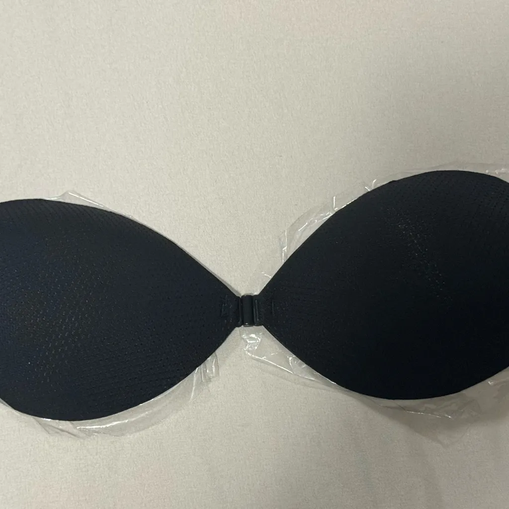 Black Strapless Adhesive Bra with Front Clasp + Reusable Nipple Covers Size undefined - Image 3