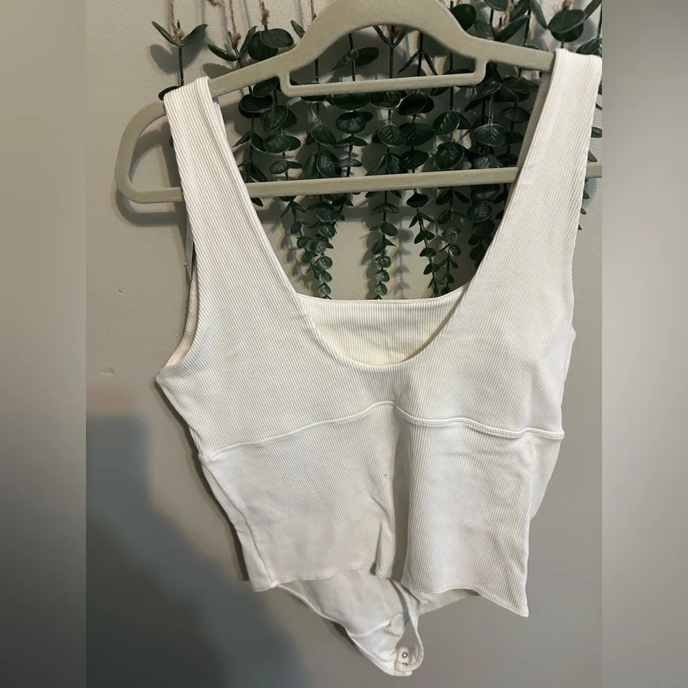 NWT Abercrombie & Fitch Seamless Fabric Cutout Tank Bodysuit - Image 5