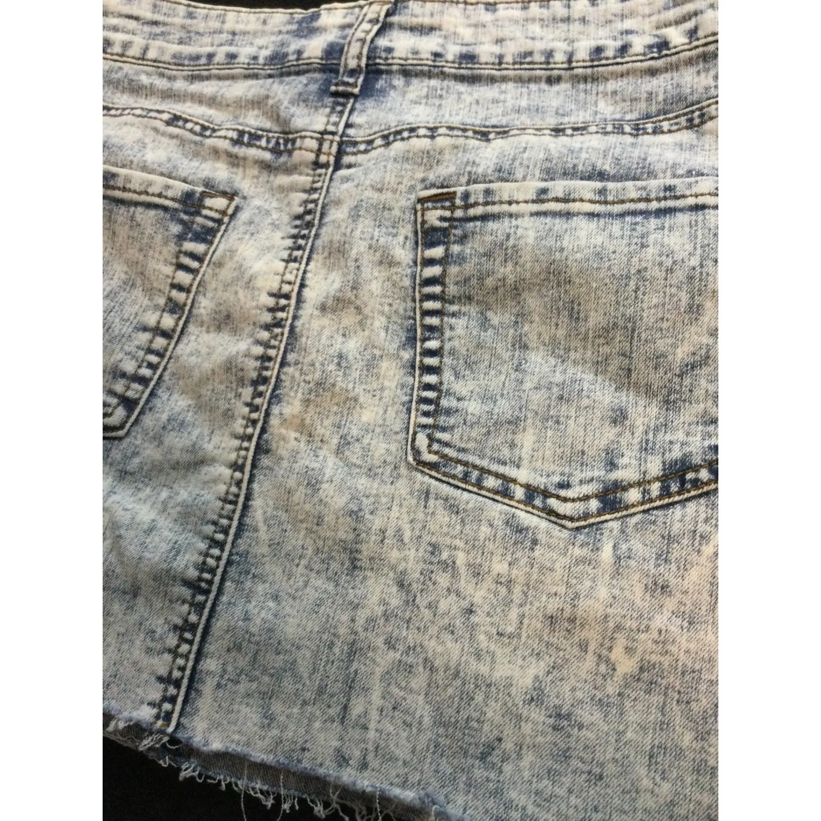 Jess Distressed Acid Wash Denim Mini Skirt‎ Blue Juniors Women's size L - Image 5