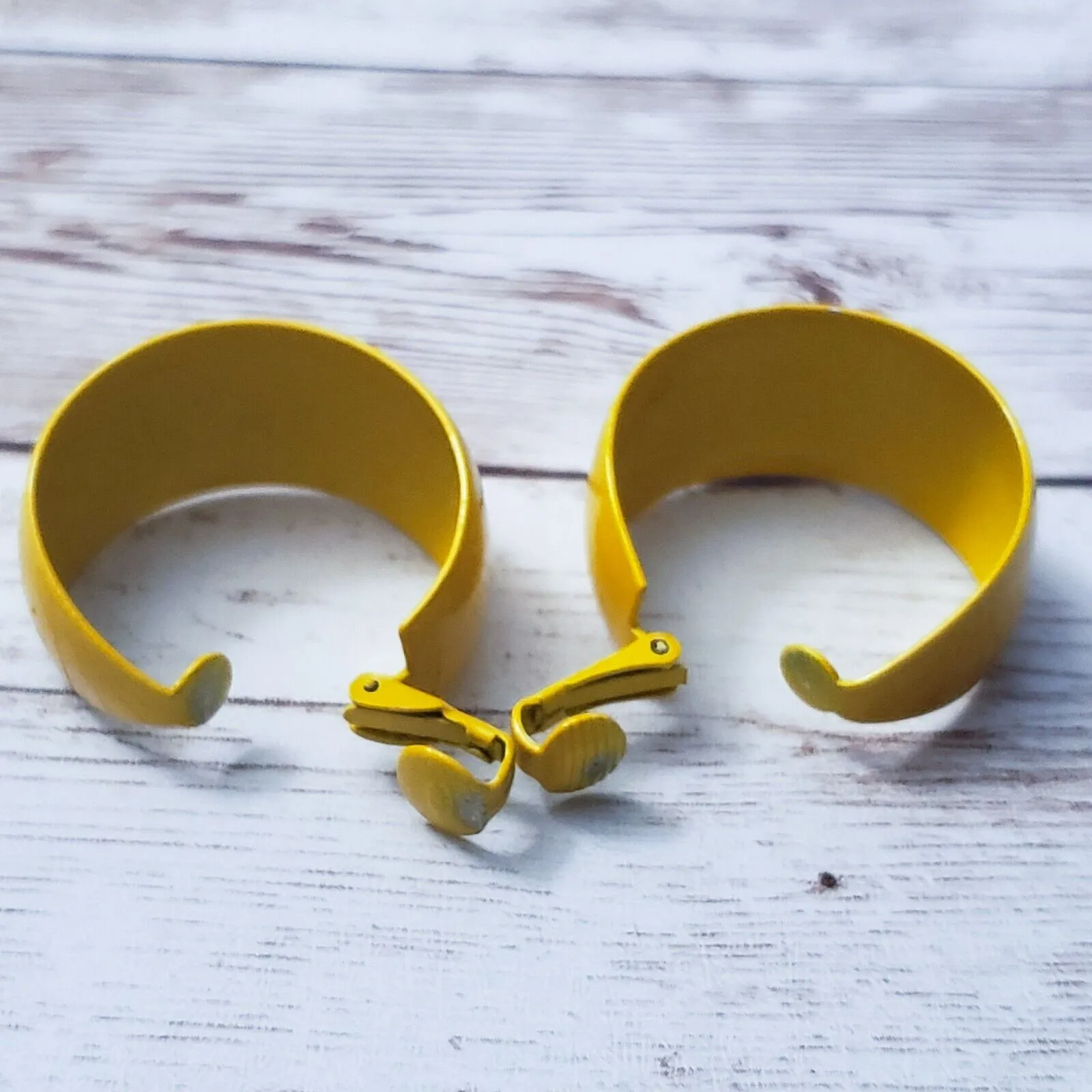 Vintage Clip On Earrings - Image 5