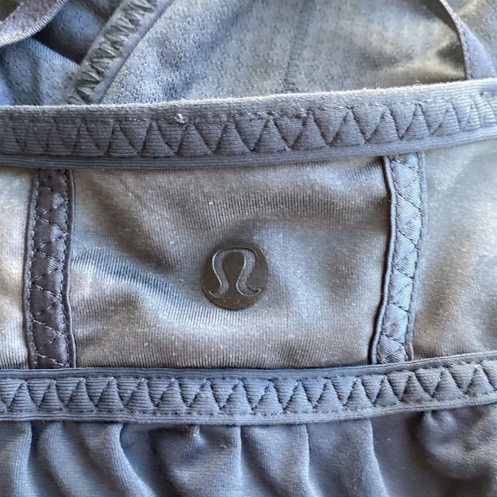 LULULEMON Gray Racerback Adjustable Strap Shelf Bra Tank Top marble print - Image 4