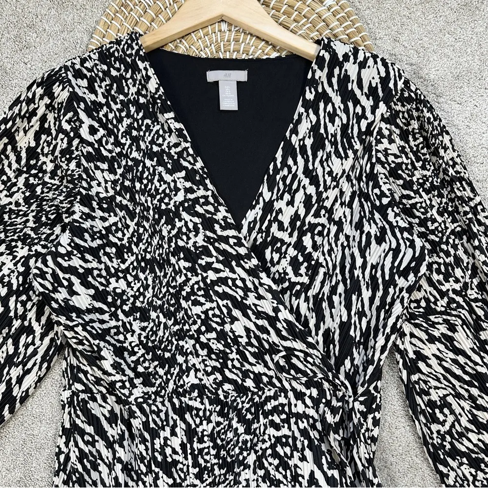 H&M Women’s Pleated Wrapover Midi Dress Longsleeve V-Neck Print in Light Beige L - Image 3