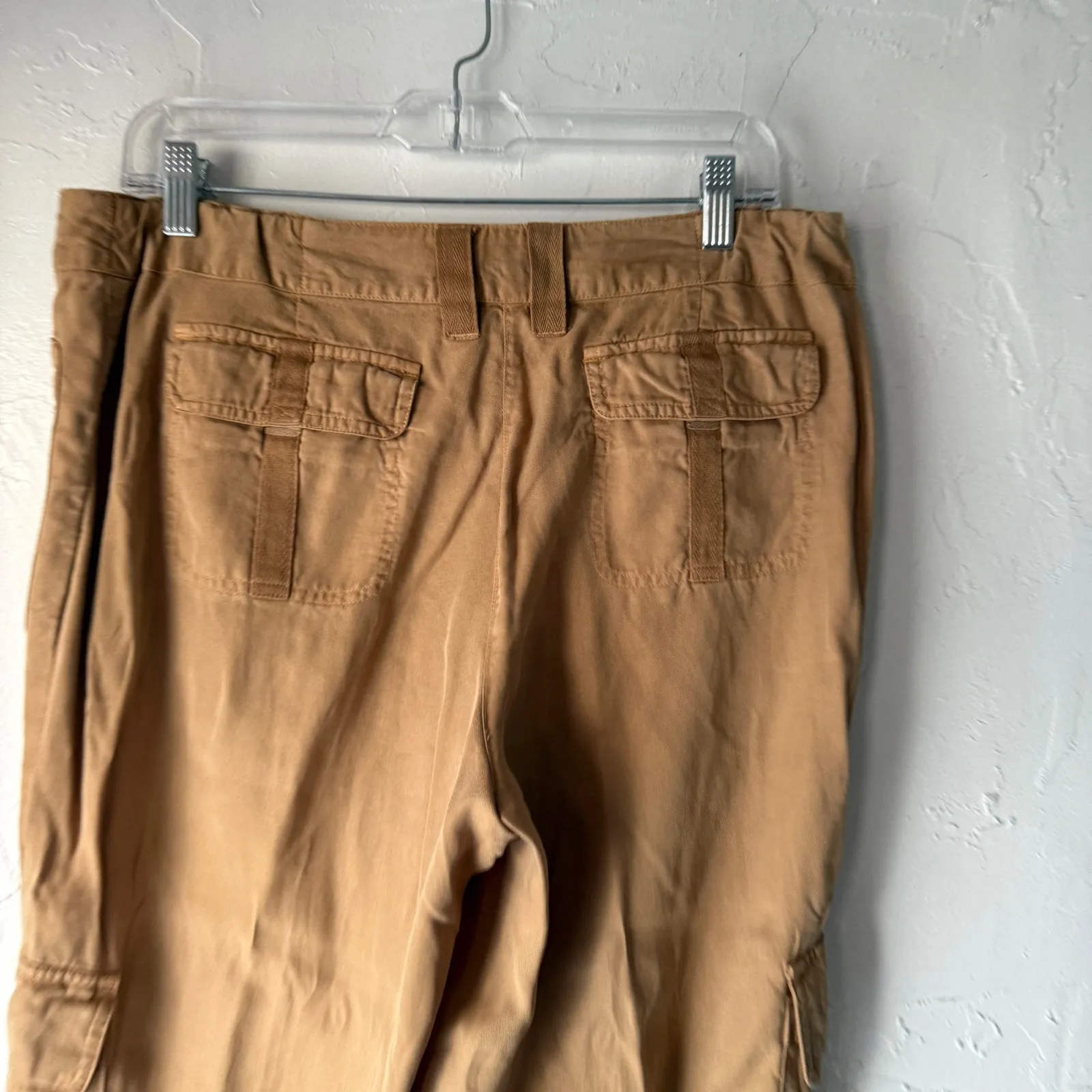 J Jill Women's 12P Petite Cargo Capri Pants Button Lagen Artsy Light Miniamlist Tan - Image 5