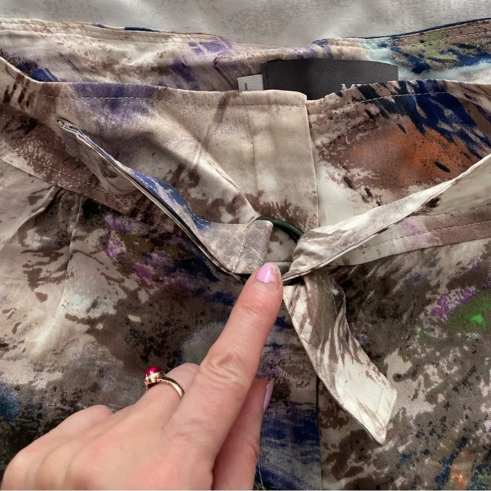 - Myne Ashley Ann silky abstract print psychedelic shorts with pockets, size L - Image 9