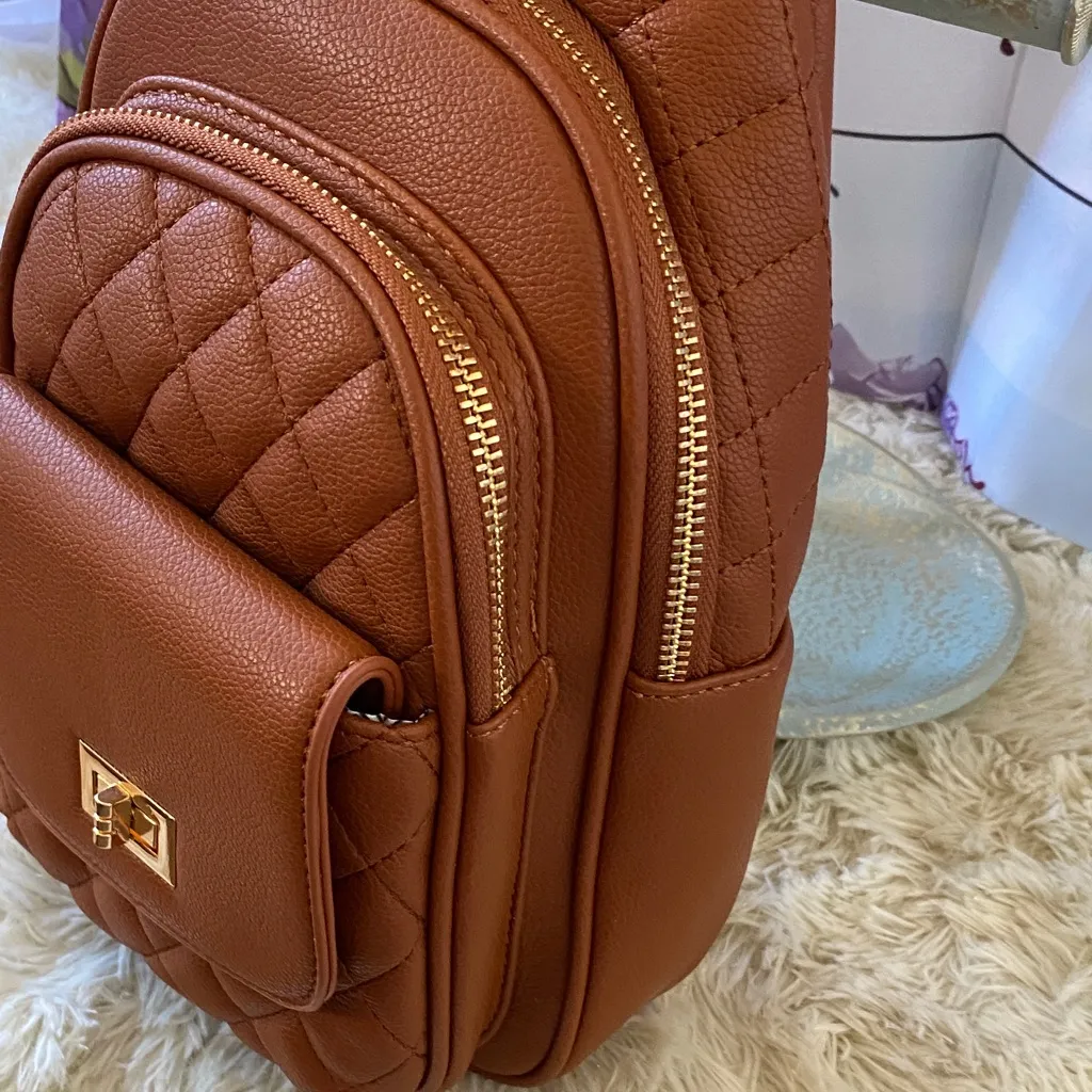 NWT SUGU Emma Diamond Quilted Triple
Compartment Crossbody Sling Bag Tan - Image 8