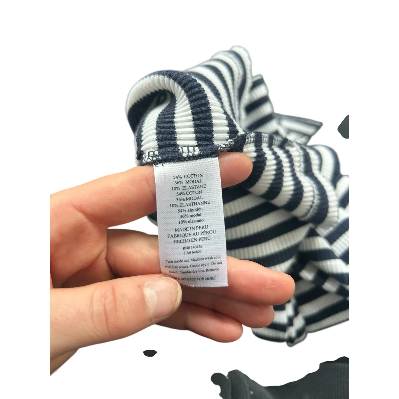 Faherty Freestyle Rib T-Shirt in Navy
Desi Stripe Scoop Neck 3/4 Sleeve Top XS - Image 8