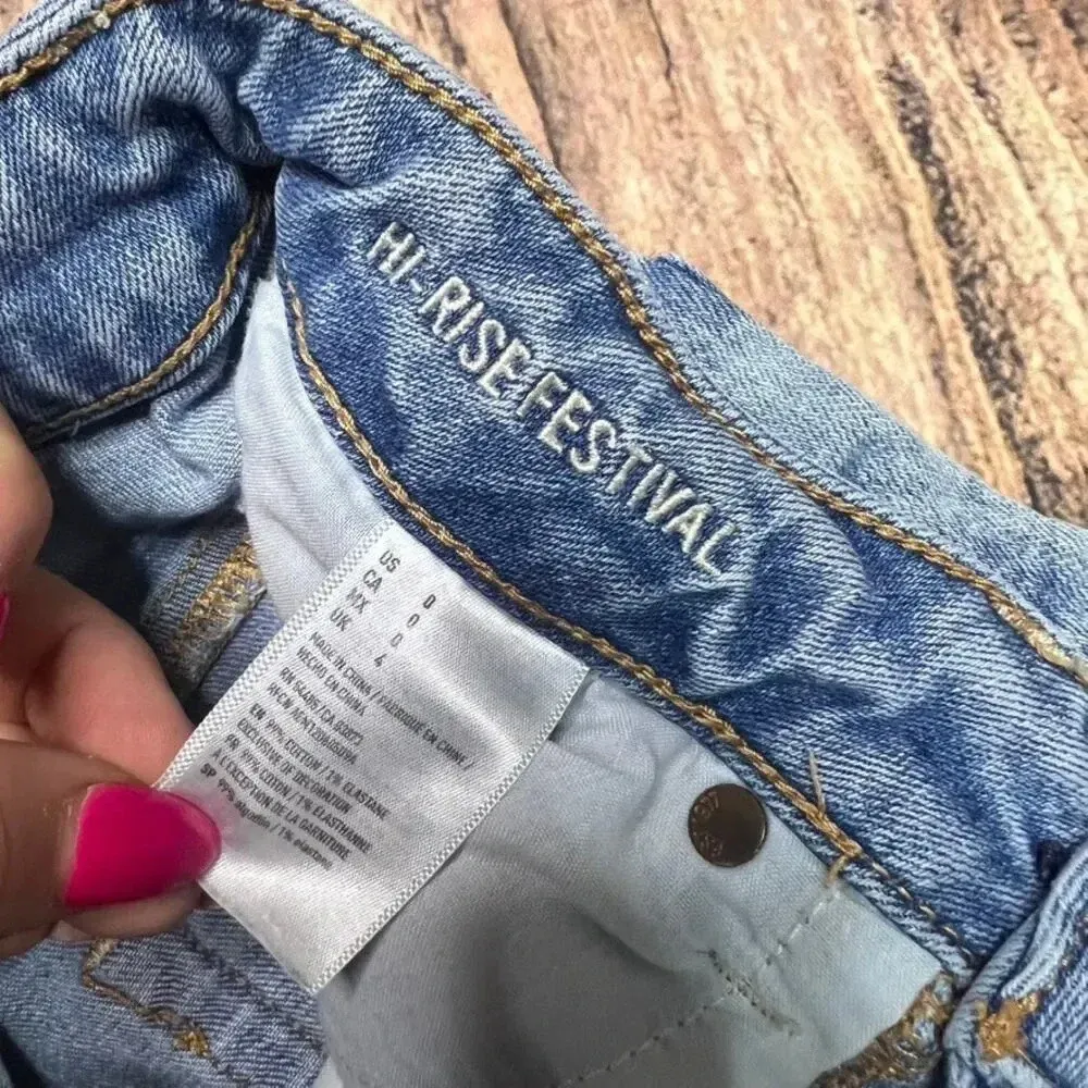 American Eagle Women's Hi Rise‎ Festival Jean Shorts Blue Size 4 - Image 3