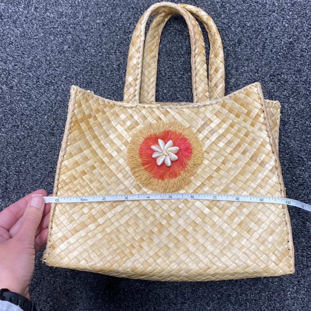Woven straw basketweave top handle handbag mini tote seashells boho bag - Image 9