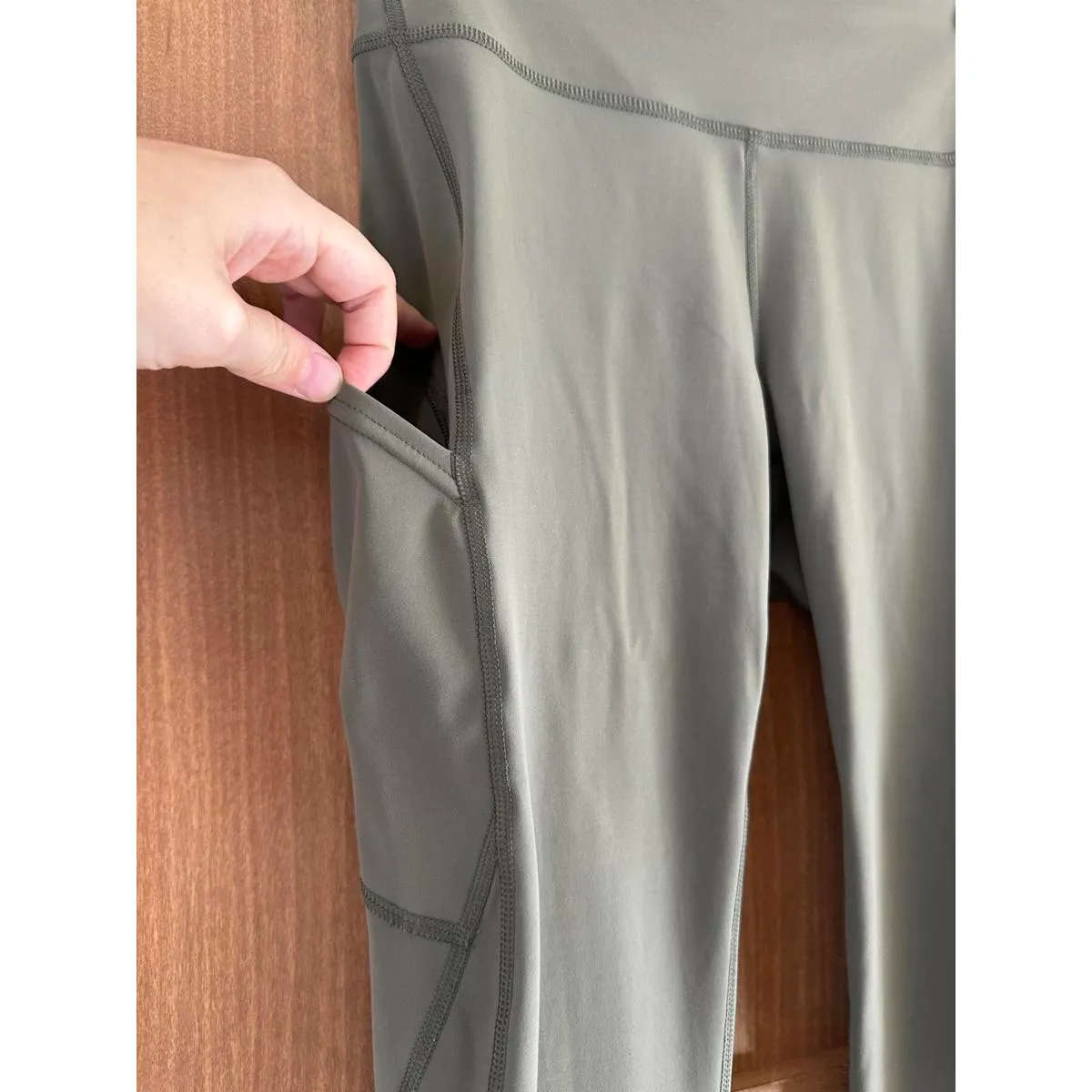 Outdoor Voices Zoom 7/8 Leggings in Tea Tree Green w/ Pockets Women’s size Small - Image 4