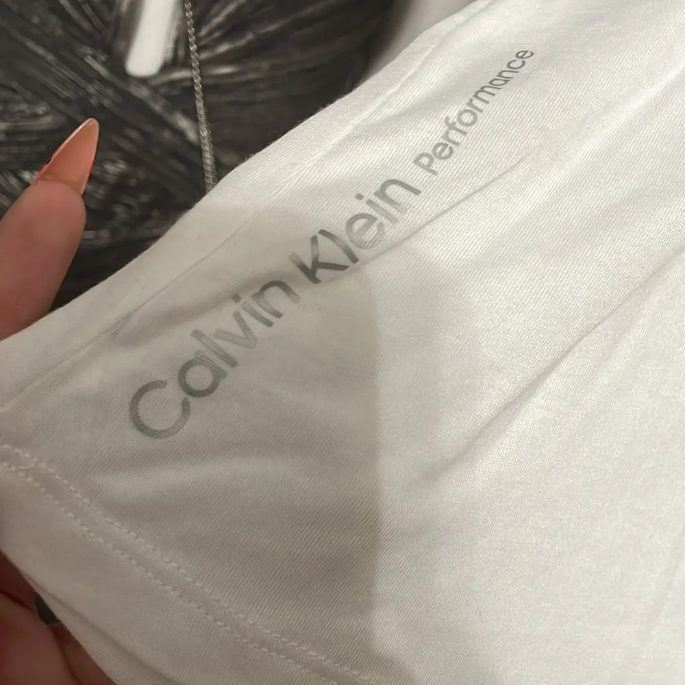 NWT Calvin Klein White logo t shirt - Image 5