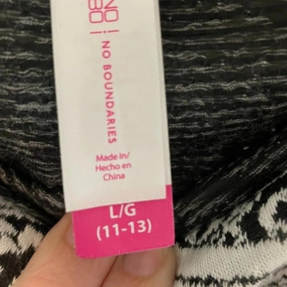 No Boundaries Off-White/Black Printed Skirt Size L - Image 2