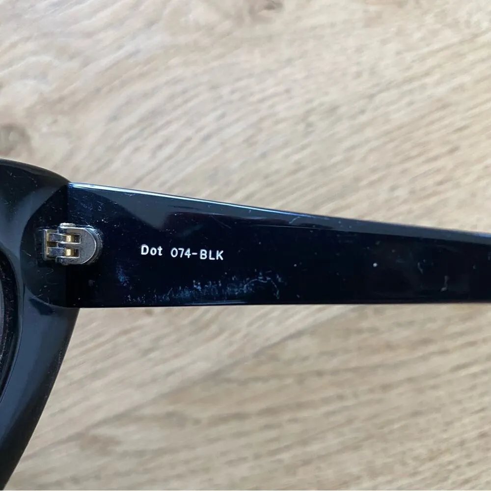 Sunday Somewhere Sunglasses in Black - Image 3