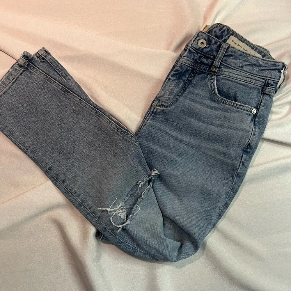 Anthropologie ripped jeans - Image 4