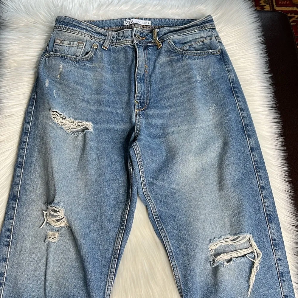 High Rise 90’s Distressed Mom Jeans - Image 2