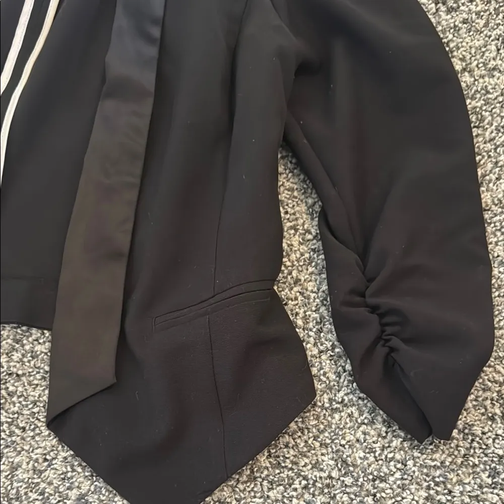 Charlotte Russe Black Women's Blazer - Image 3