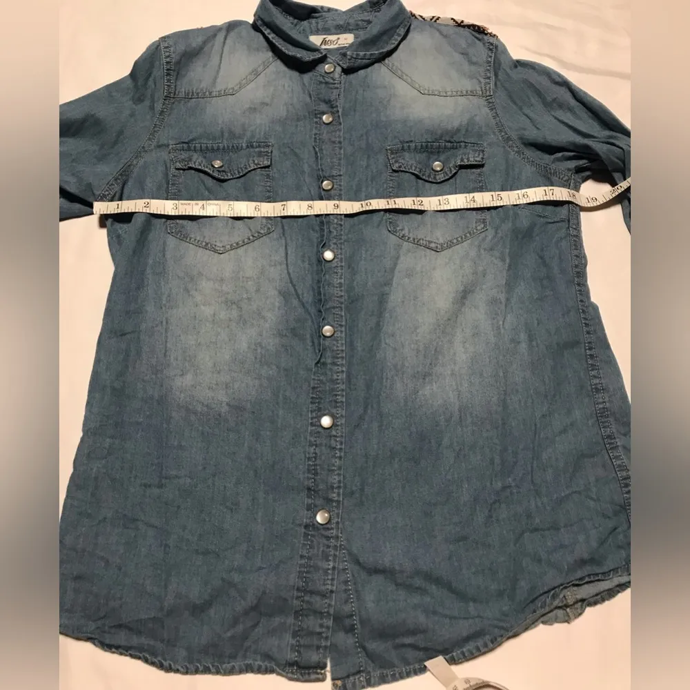 INSO Women’s Long Sleeve Button Down Denim Boho Shirt Size M Size M - Image 4