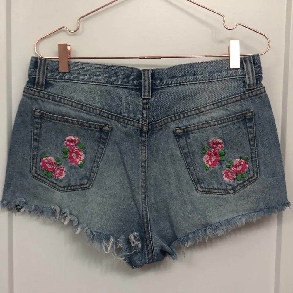 MinkPink Rose Embroidered Light Denim Button-fly Denim Shorts - Image 11