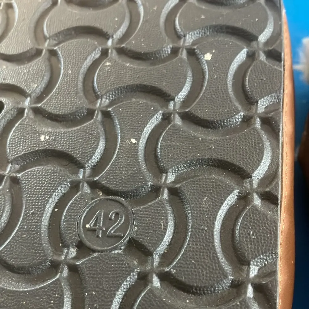 CL by Laundry Brown and Cream Fuzzy sandals 42 - Image 6