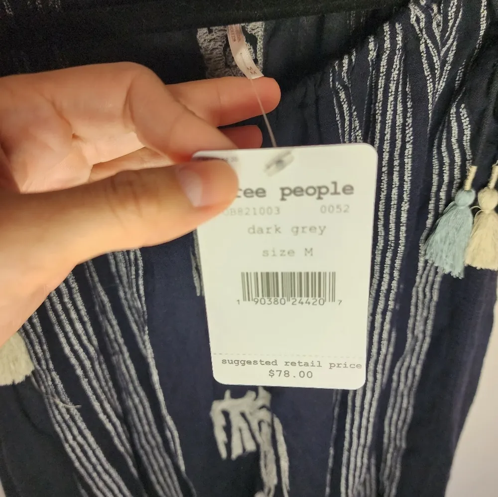 NWT Free People Womens Bohemian Embroidered Pukka Tee Blouse Shirt Grey Size M - Image 4