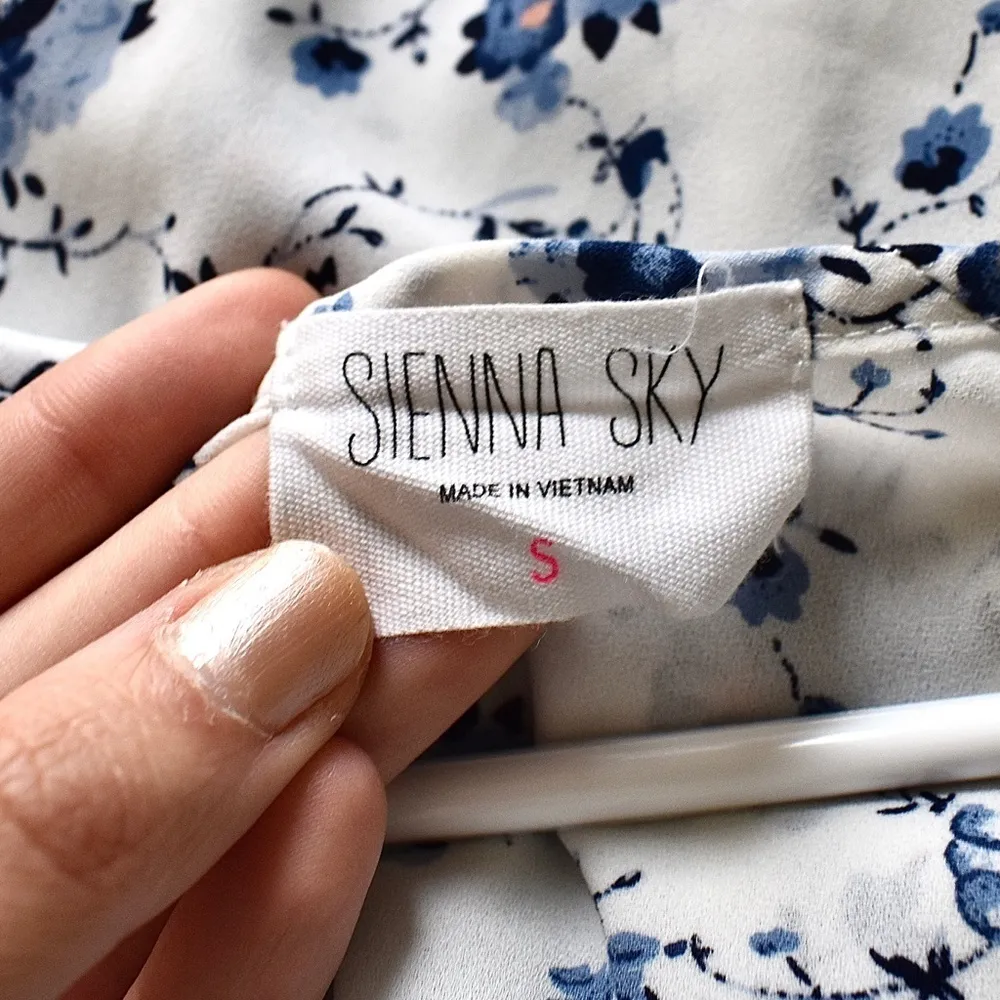 3/ $25 S- Sienna Sky Blue and White Blouse - Image 4