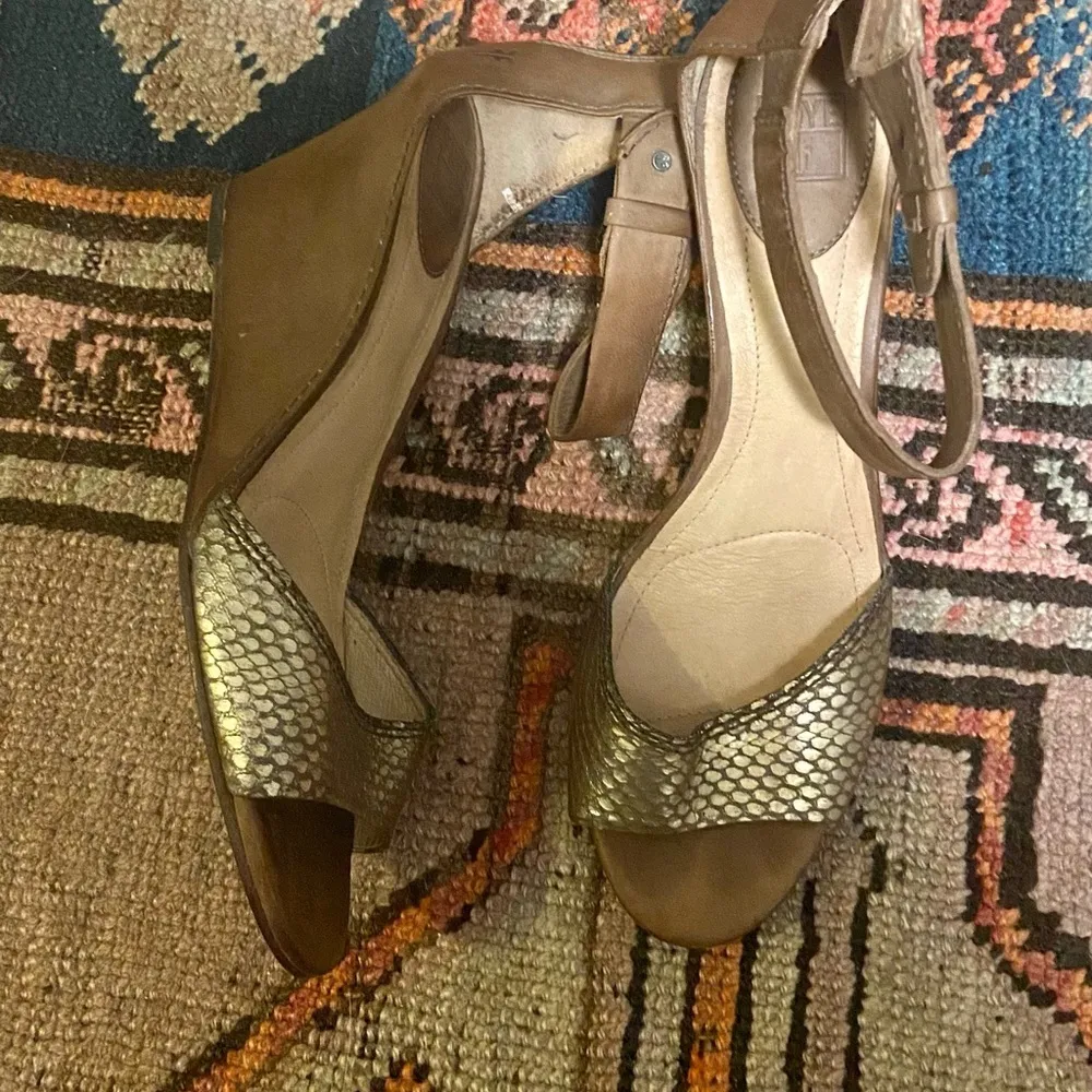 Frye Carol Back Zipper Wedge Sandals - Image 3