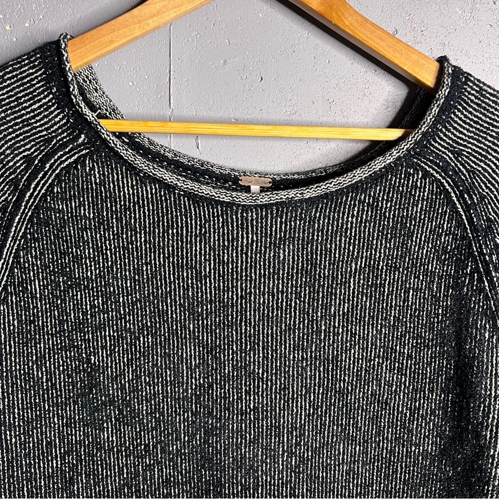 Free People Lenox Tunic Sweater in size Small - Image 4