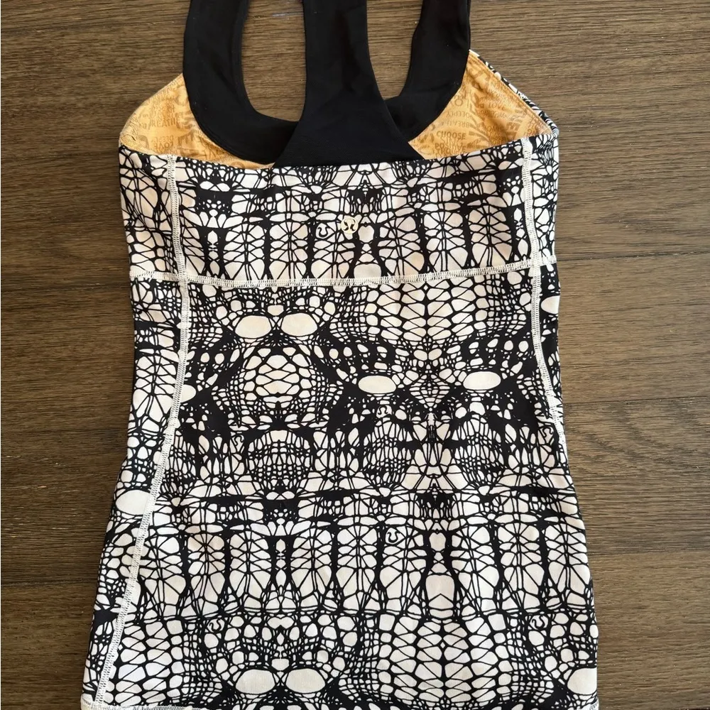 Lululemon Scoop Neck Tank size 6 NWOT
White Black Glacier Lace / Black - Image 3