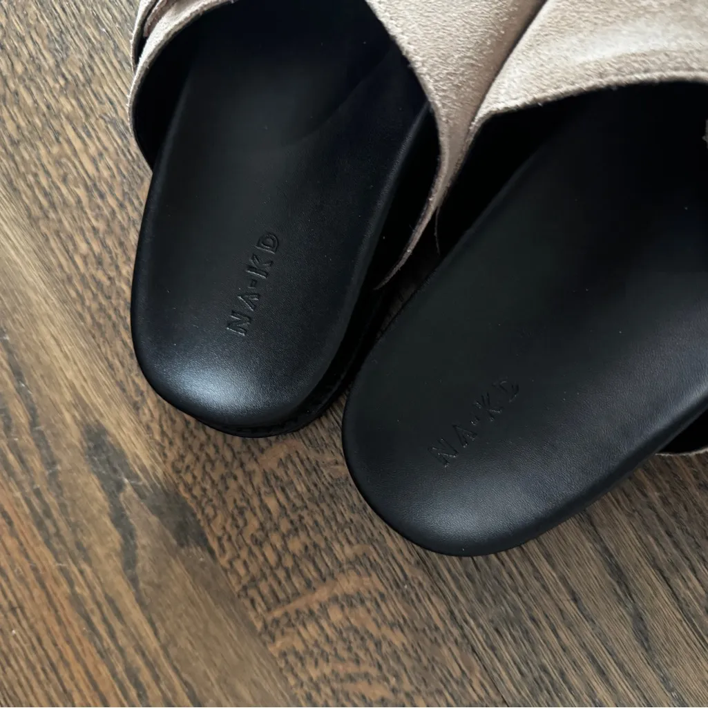 Double silver buckle tan leather suede chunky comfy sandal slides size 7.5/EU 38 - Image 3