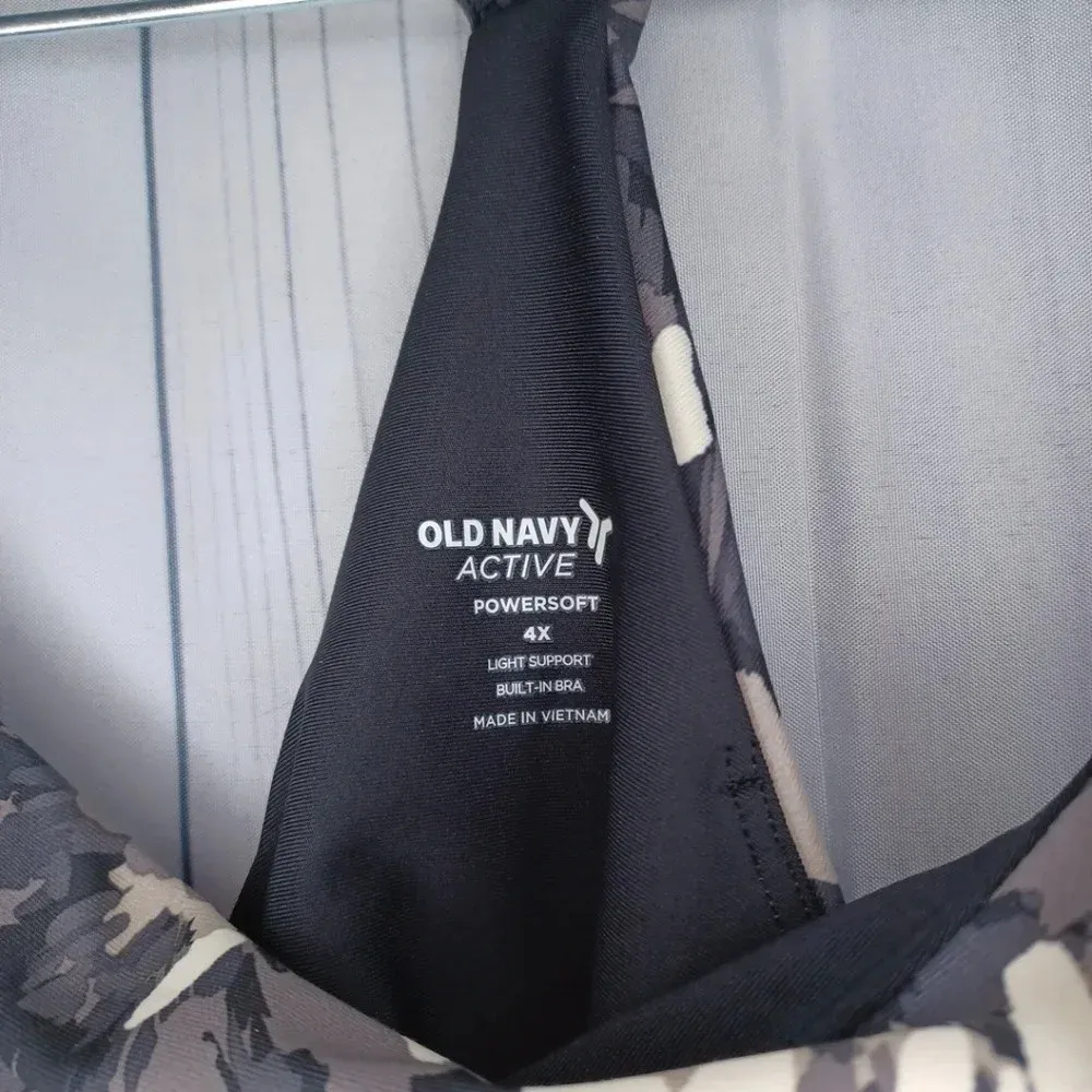 Old Navy Floral Cropped workout top - Image 2