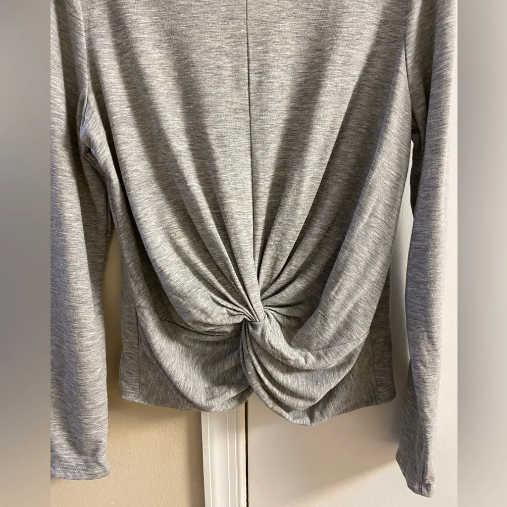 Drew Anthropologie grey crewneck tie front top Large - Image 4