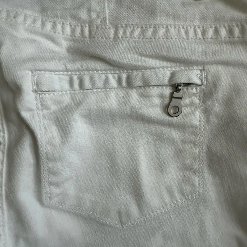 Chicos Platinum Denim Ultimate Fit Jeans Womens 0.5 White Straight Leg Stretch - Image 8