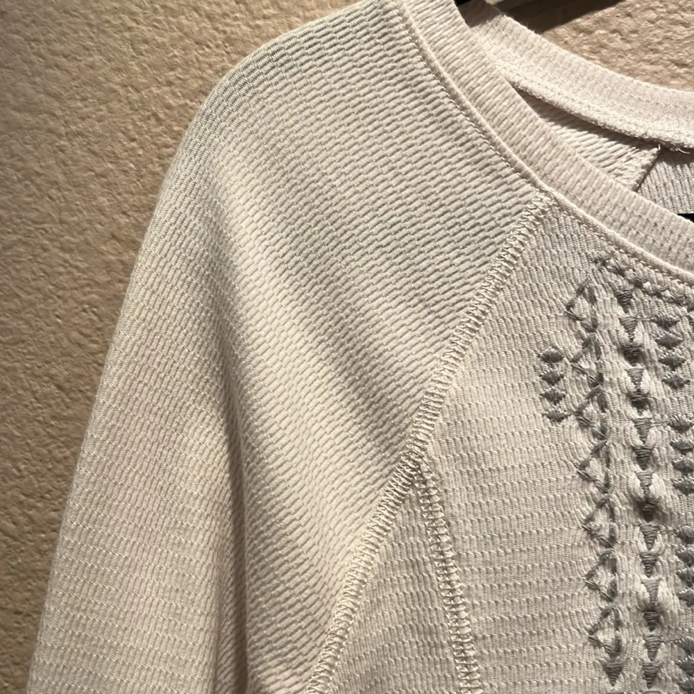 Eddie Bauer Women’s Textured Aztec Embroidered Cream Colored Shirt Size Large - Image 5