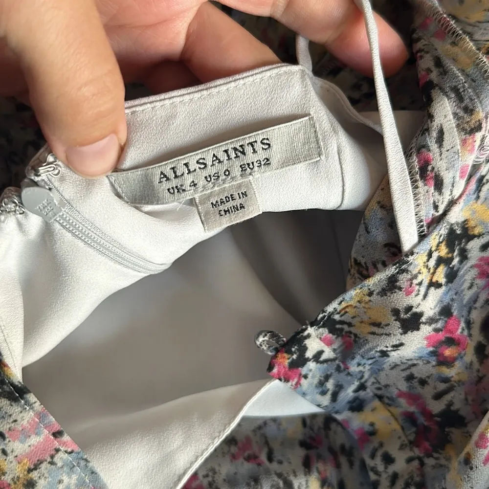 Mini dress floral / form fitting/ upscale casual cute & sexy - Image 3