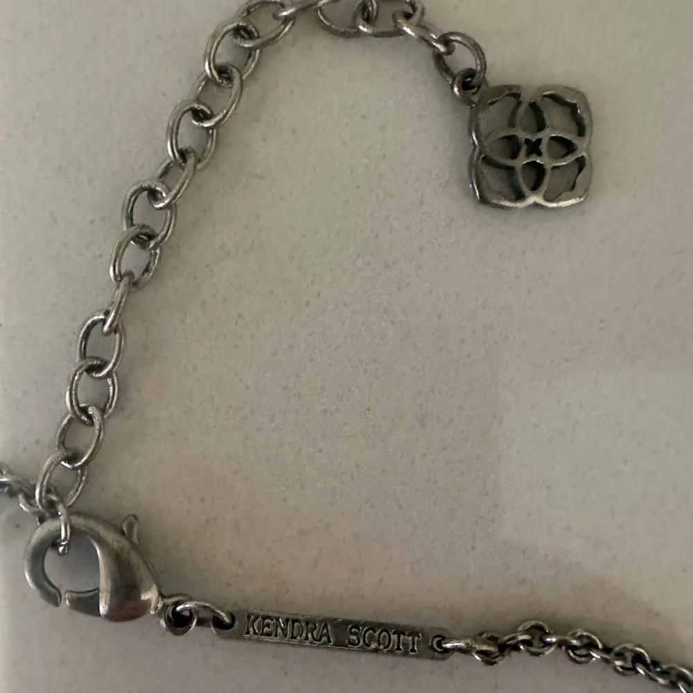 Kendra Scott Kellie Ivory Mother of Pearl and Silver Long Station Chain Necklace - Image 7