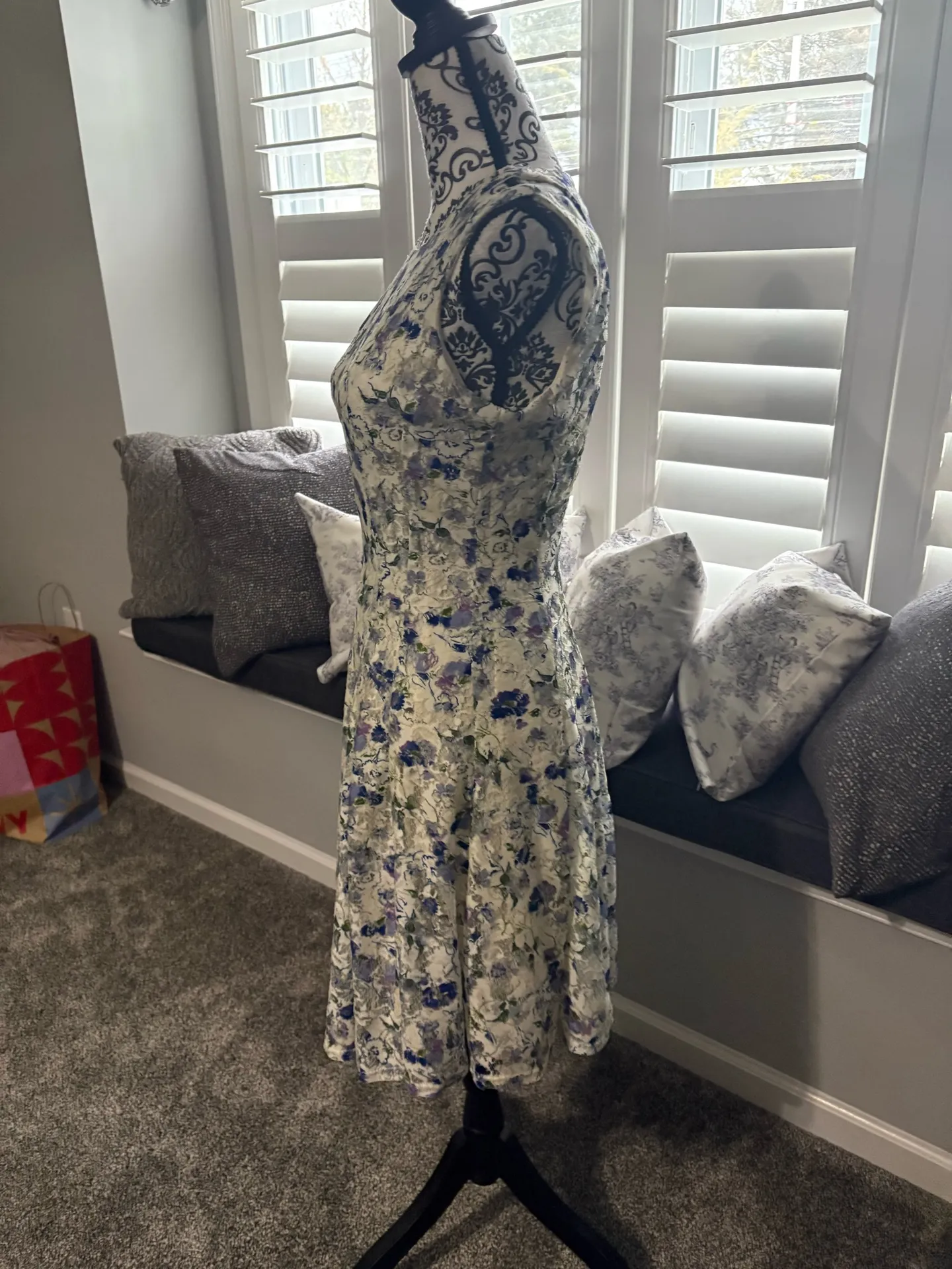 Danny & Nicole size 10 floral sleeveless dress - Image 3