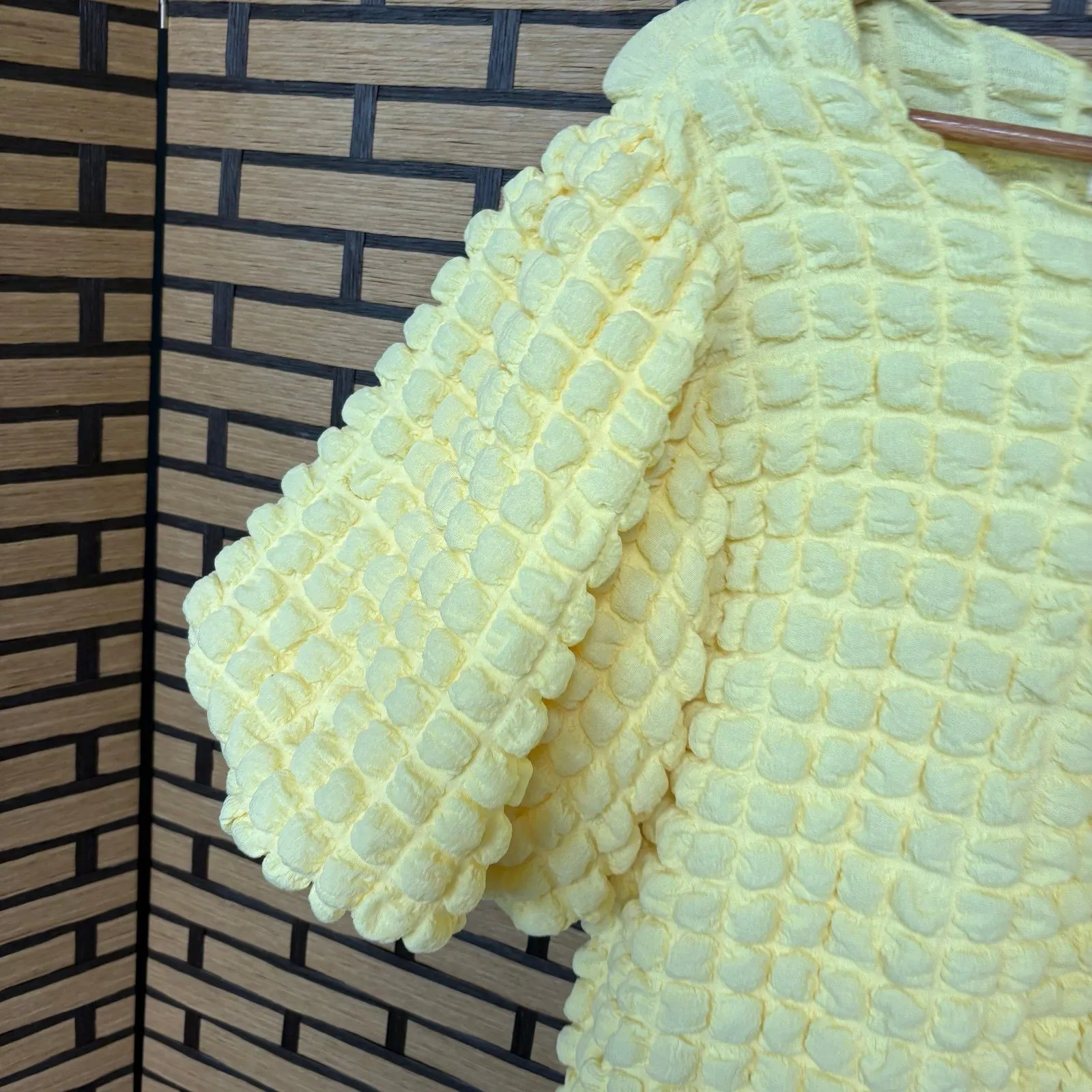 &merci Pale Yellow Textured Bubble Sleeve Blouse Size Medium‎ - Image 3