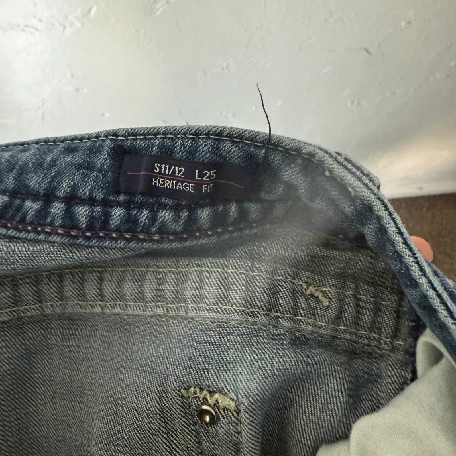 Vigoss Chelsea Capri Jeans Womens‎ Size 11/12 Embellished Pockets Medium Wash - Image 4