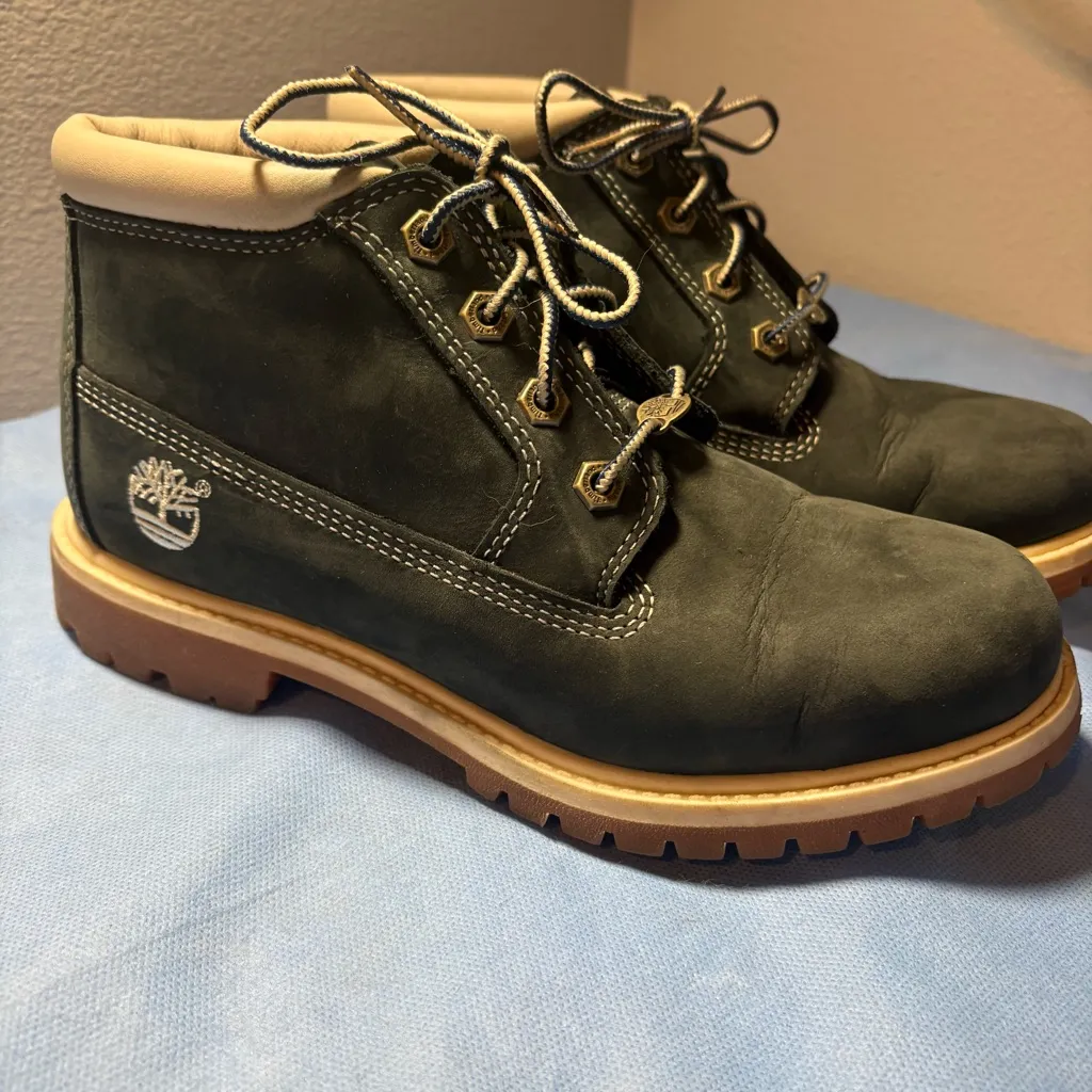 Timberland Women's Nellie Waterproof Chukka Boot in blue nubuck leather NWOT - Image 2