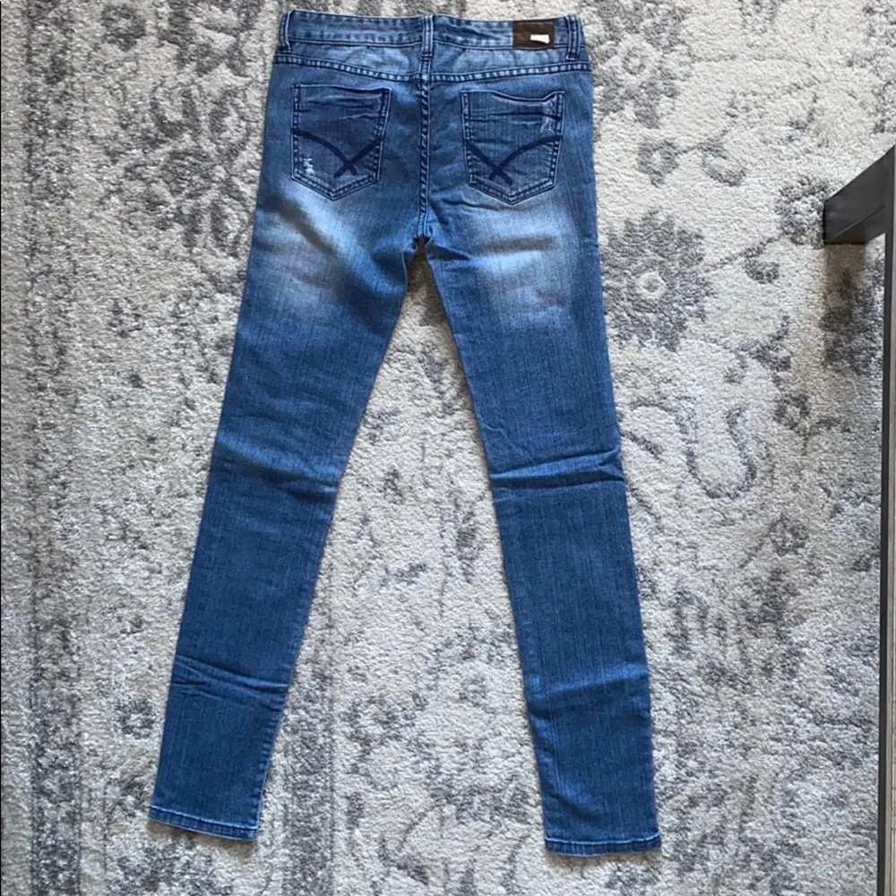 Billabong Distressed Low-Rise Skinny Jeans - Image 5